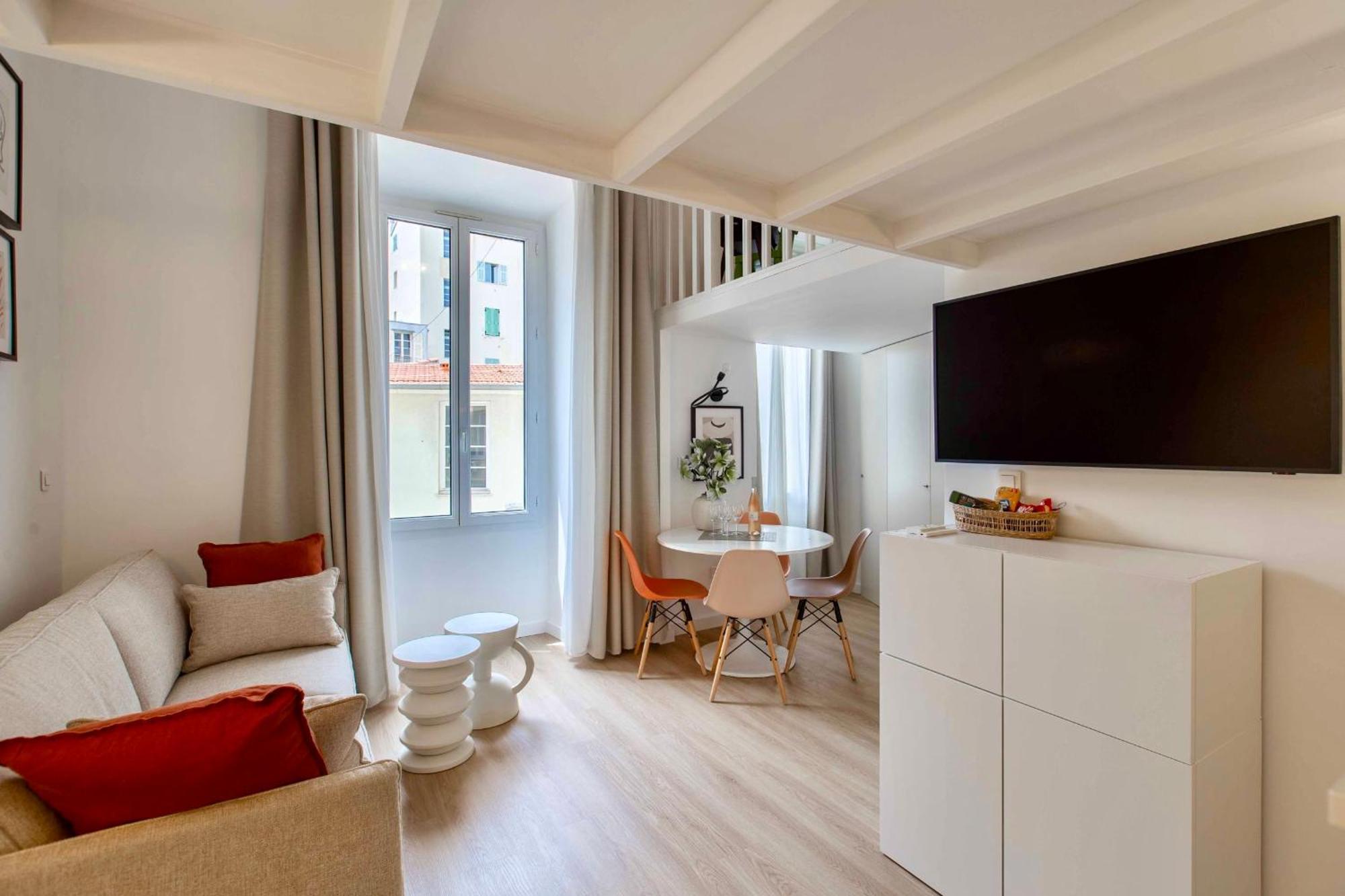 Suede Promenade Duplex Apartment At 1 Min From The Sea 2 Bathrooms Nisa Exterior foto