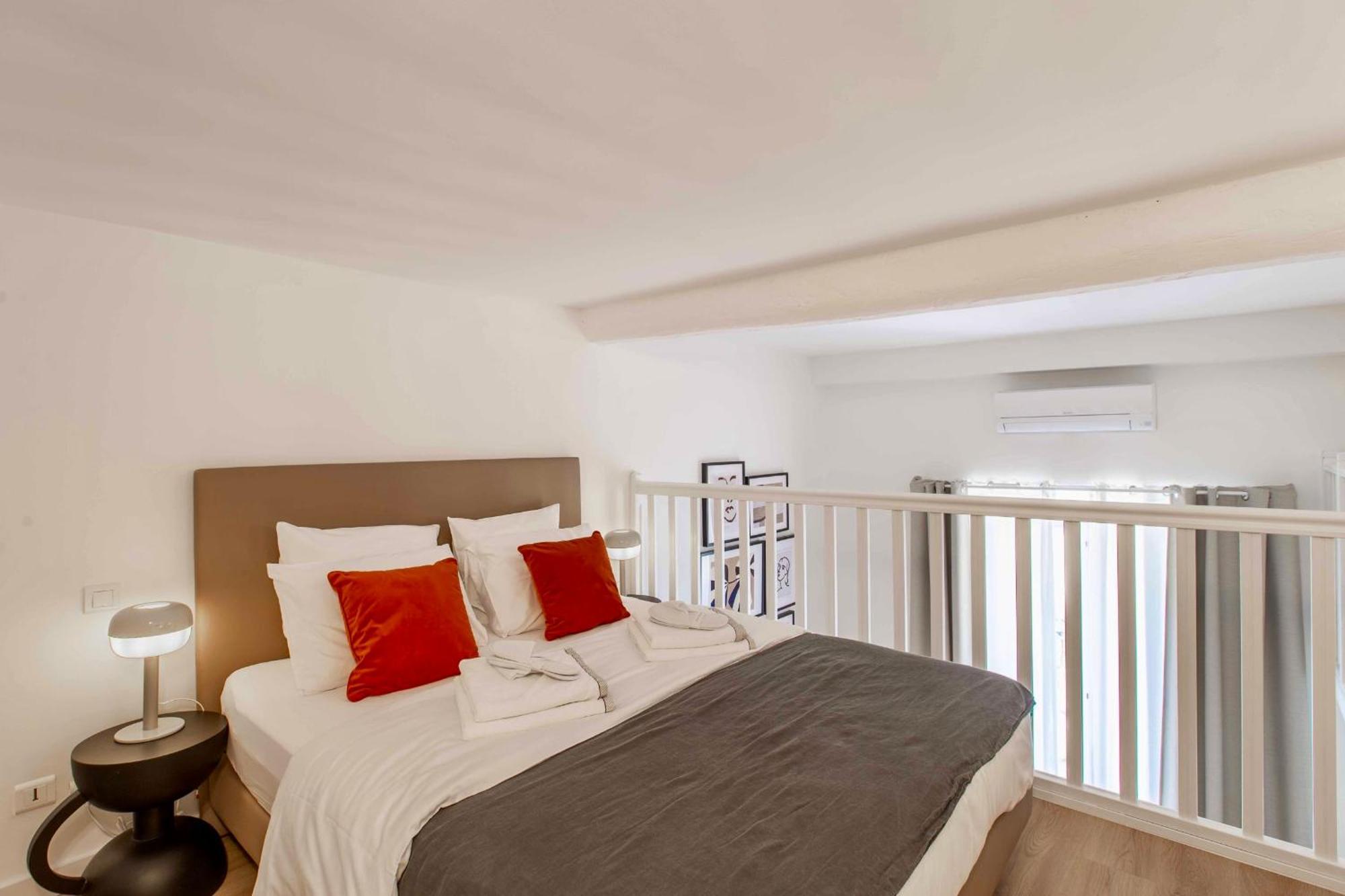 Suede Promenade Duplex Apartment At 1 Min From The Sea 2 Bathrooms Nisa Exterior foto